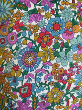 Afbeelding in Gallery-weergave laden, Pillow June blossom linen S
