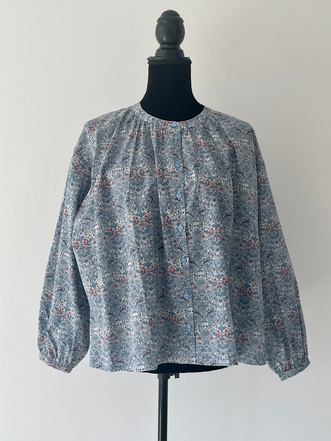 Strawberry thief A. Blouse